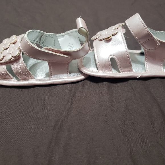 Pink Sandals Flower Design Velcro Closure Grip Sole Baby Girl Size 2 New NWOT - Picture 2 of 3